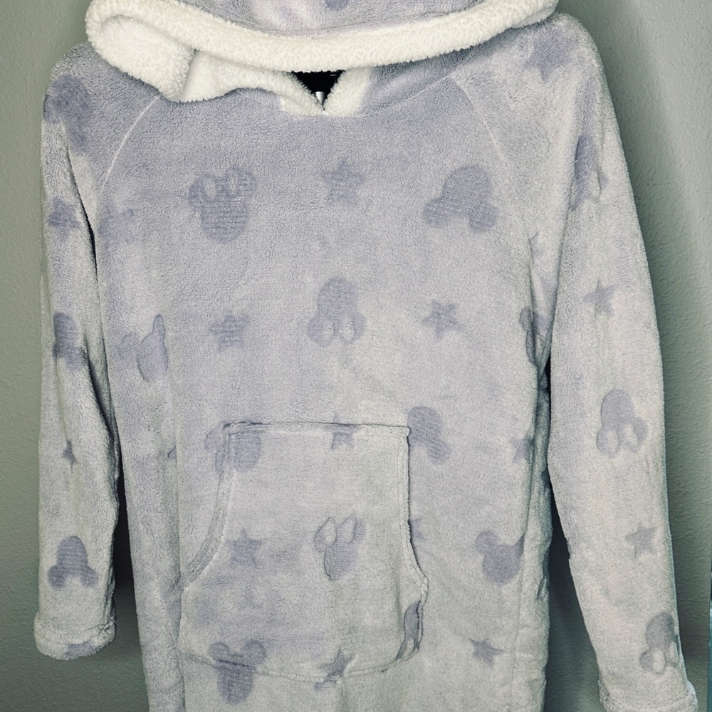 Cozy‎ Disney lavender Hooded Blanket sweater